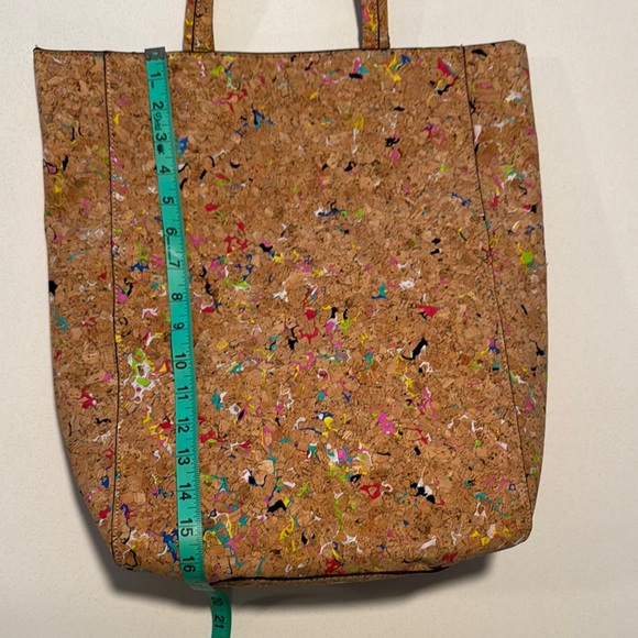 👜Cork Recycled ♻️Tote Bag So cute! Like New! With insert makeup bag Street Level - Picture 2 of 9
